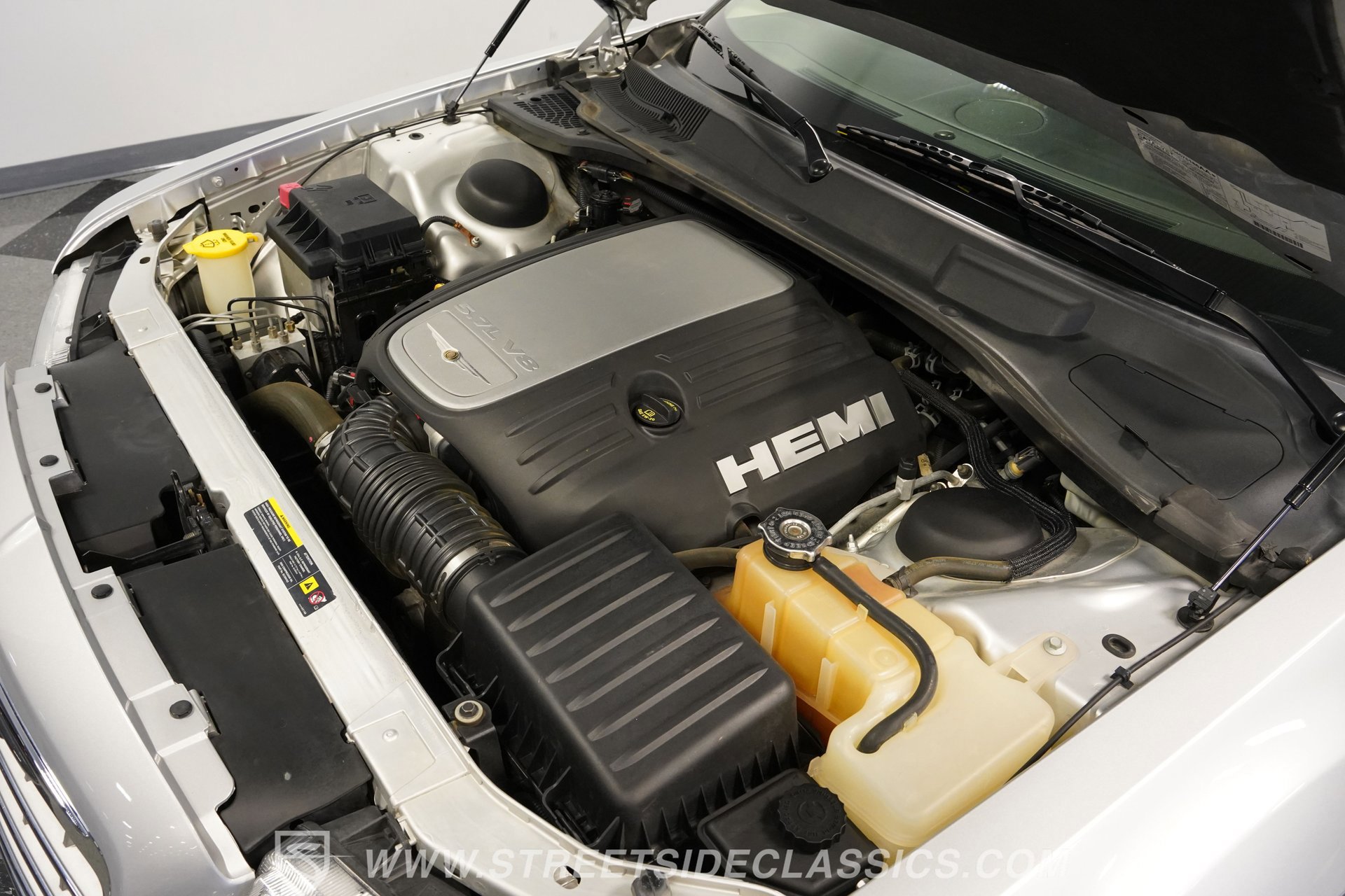 Used 2005 Chrysler 300 C w/ Navigation & Sound Group II image 32