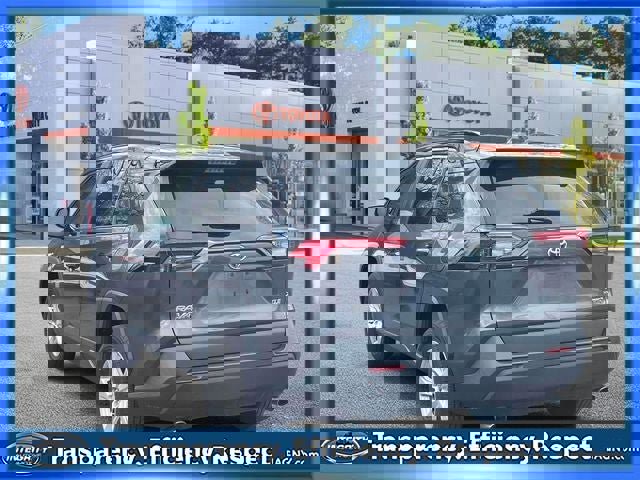 Used 2021 Toyota RAV4 XLE w/ Convenience Package image 8