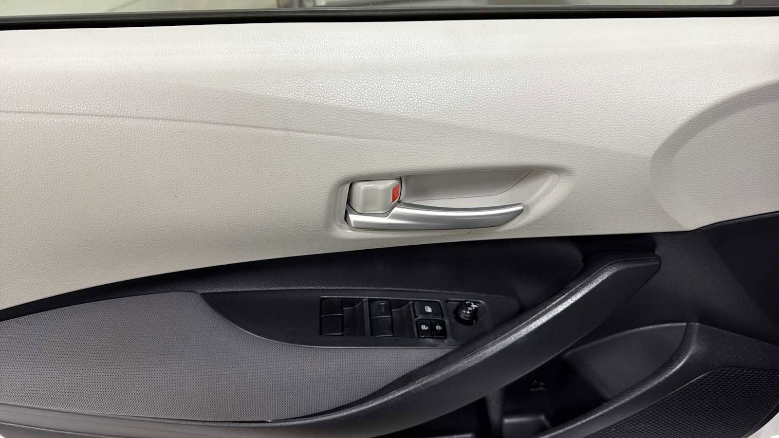 Certified 2021 Toyota Corolla LE FWD image 15