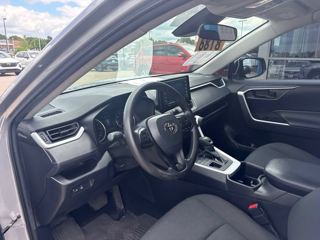 Used 2022 Toyota RAV4 LE w/ Carpet Mat Package (TMS) AWD/4WD image 10