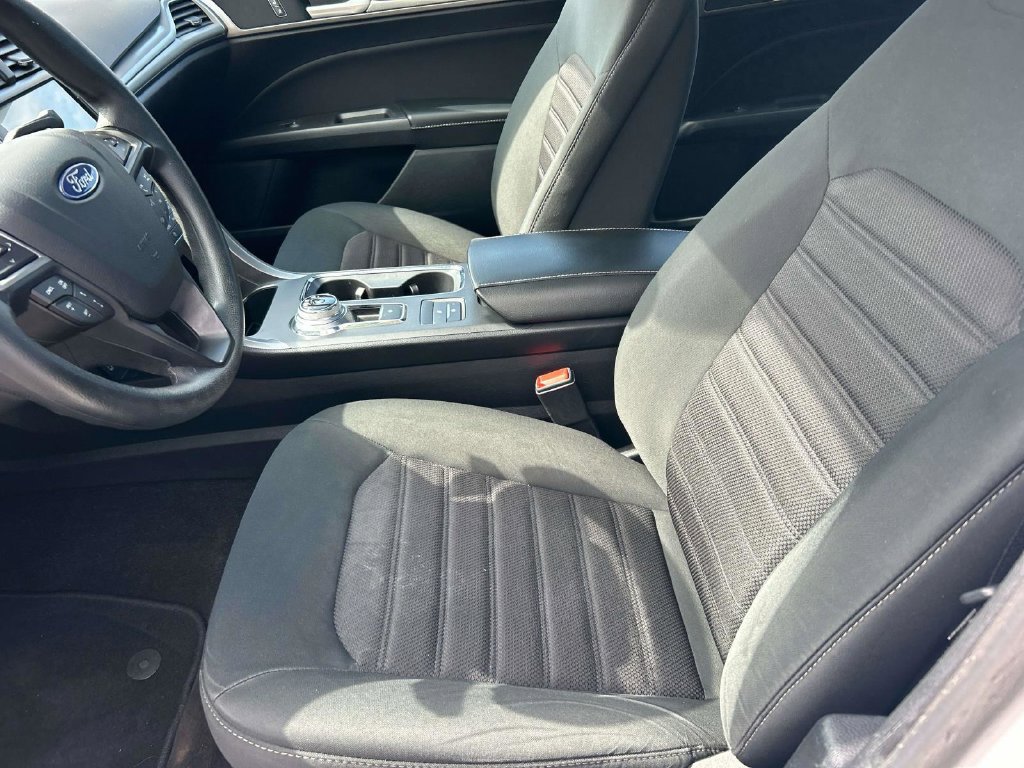 Used 2020 Ford Fusion SE FWD image 28