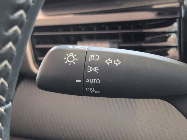 Used 2025 Toyota Camry SE image 25