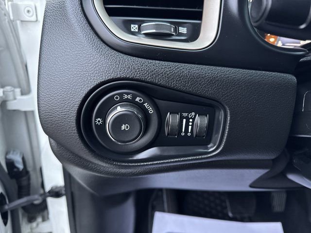 Used 2017 Jeep Renegade Trailhawk image 23