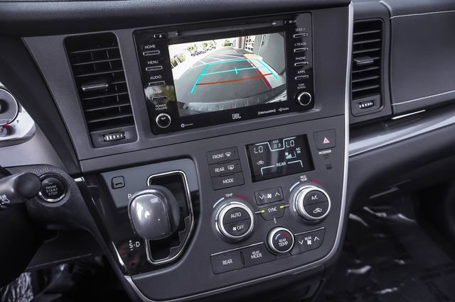 Used 2020 Toyota Sienna SE Premium FWD image 15