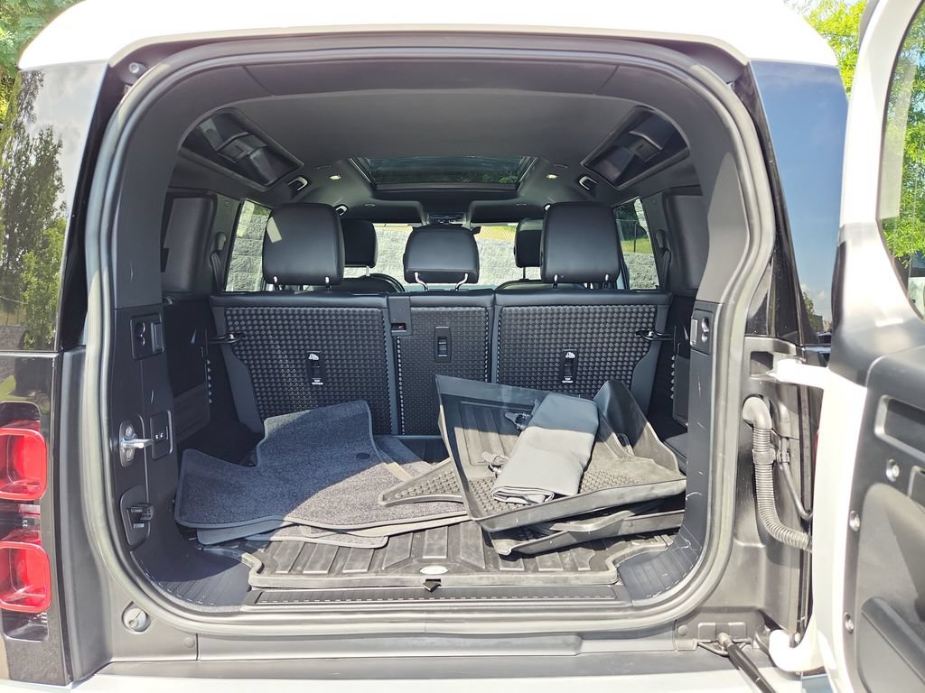 Used 2023 Land Rover Defender 110 S AWD/4WD image 13