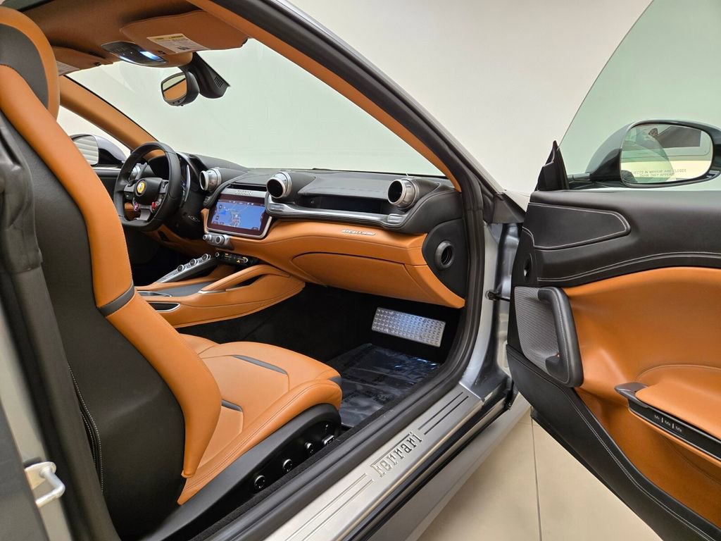 Used 2017 Ferrari GTC4Lusso AWD/4WD image 26