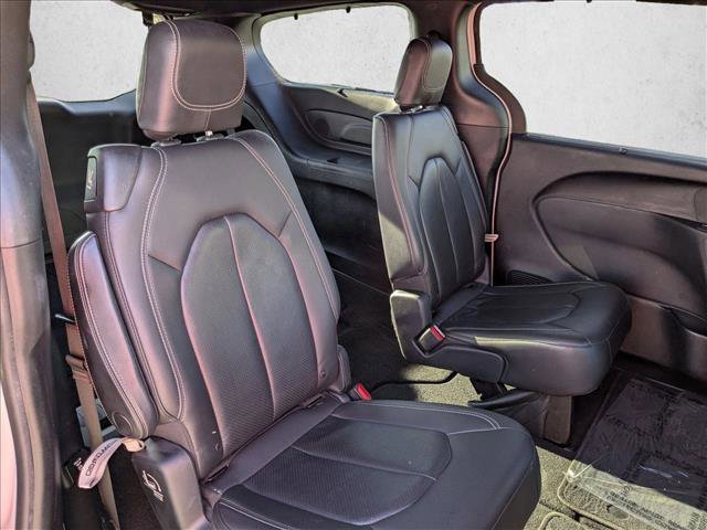 Used 2018 Chrysler Pacifica Touring-L Plus w/ S Appearance Package image 21