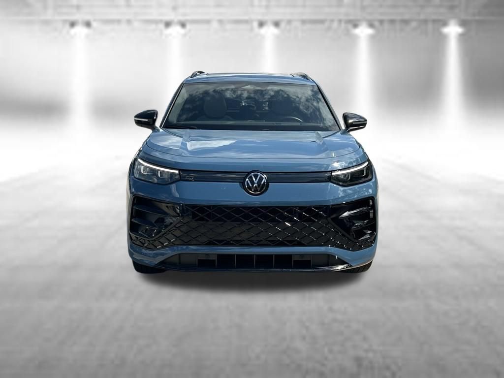 Used 2025 Volkswagen Tiguan SE R-Line FWD image 8