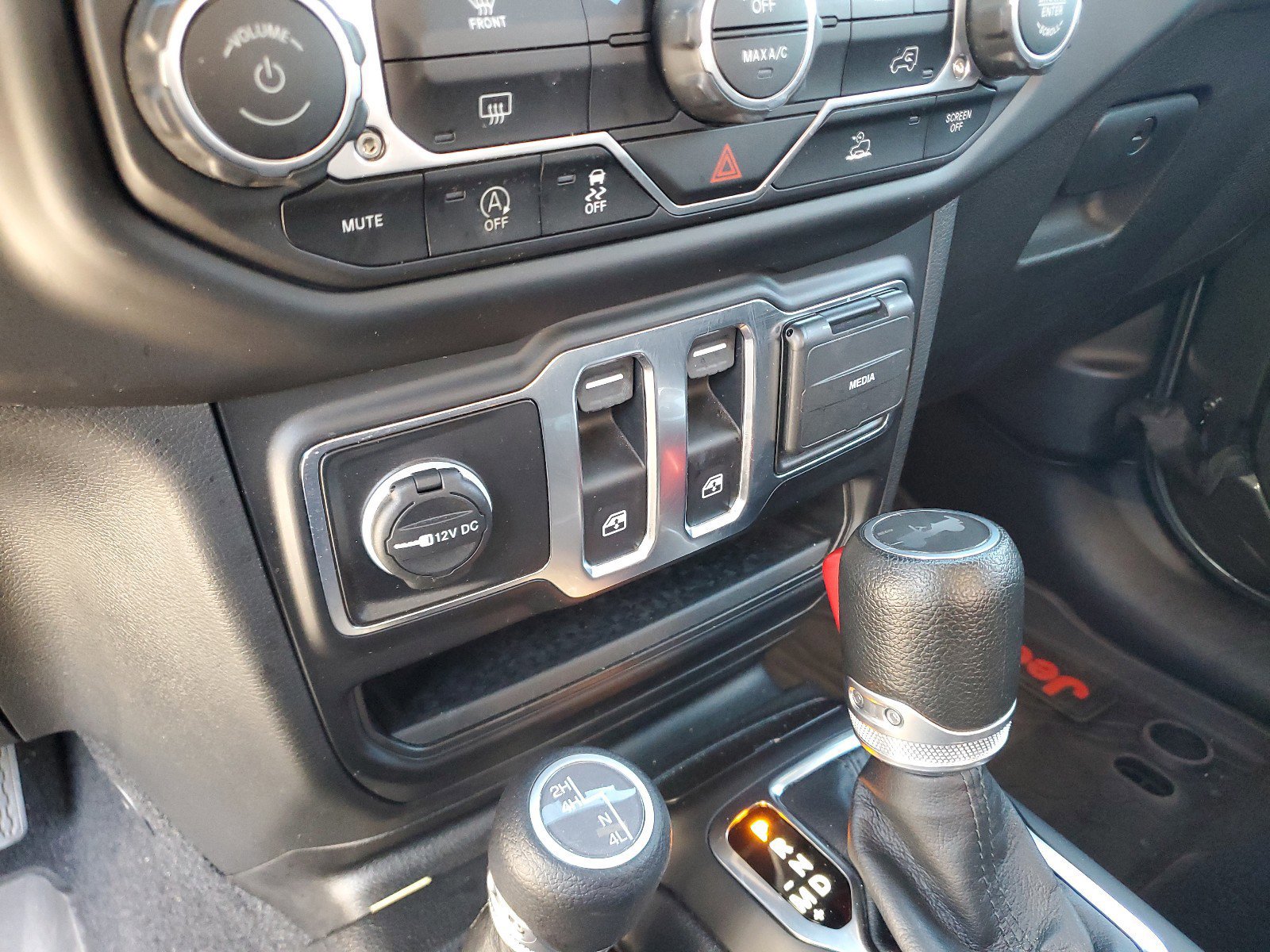 Certified 2023 Jeep Wrangler Sport AWD/4WD image 18