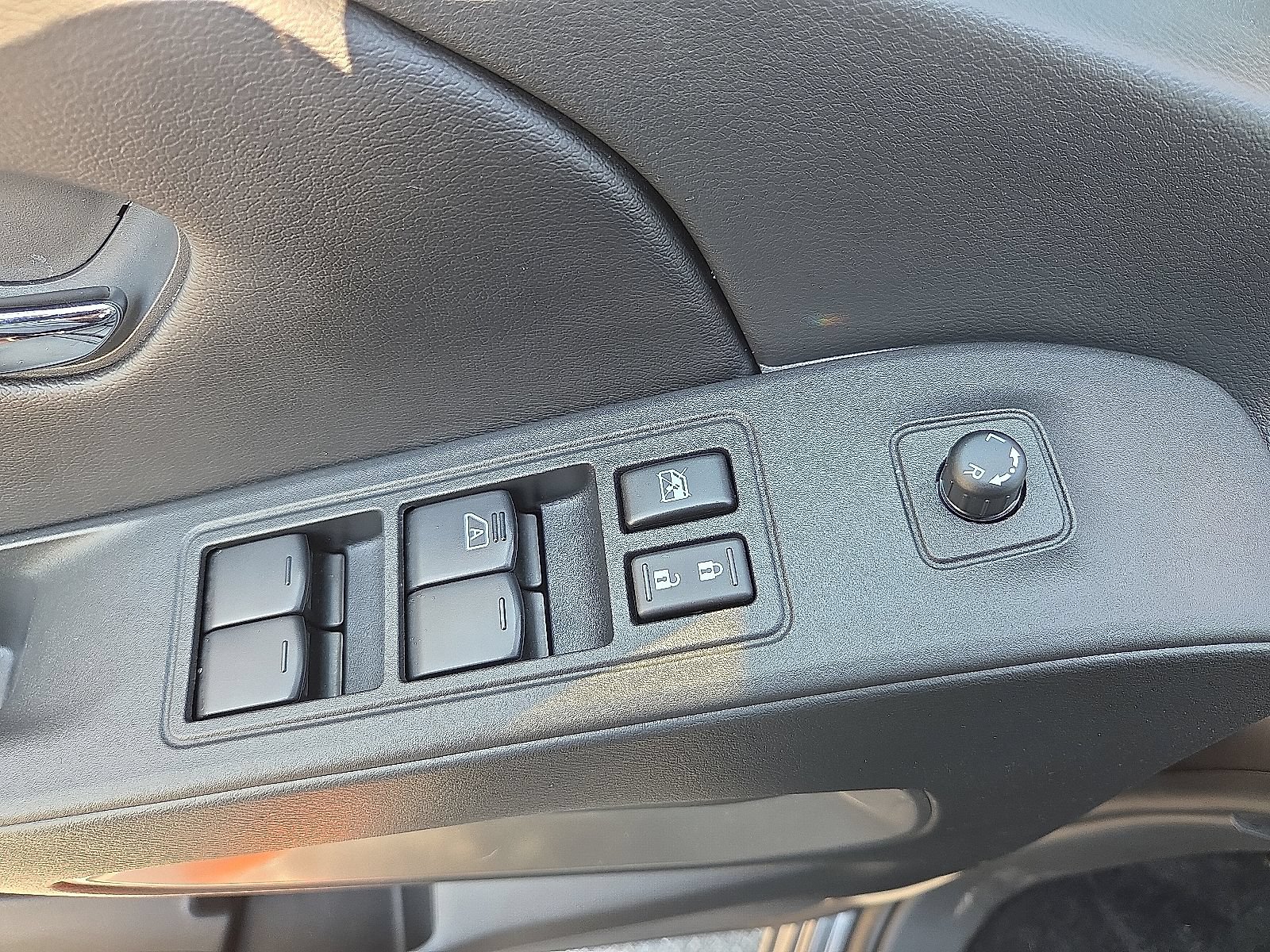 Used 2025 Nissan Frontier SV AWD/4WD image 15