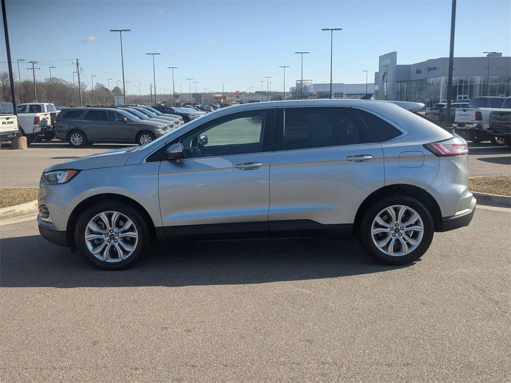 Used 2024 Ford Edge Titanium image 2