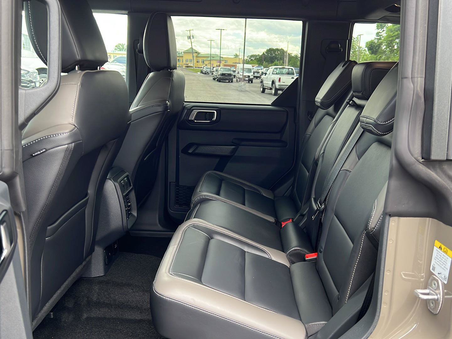 Used 2025 Ford Bronco Outer Banks AWD/4WD image 18
