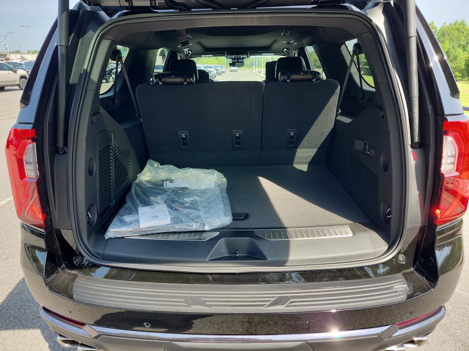 New 2026 GMC Yukon XL Denali Ultimate AWD/4WD image 9