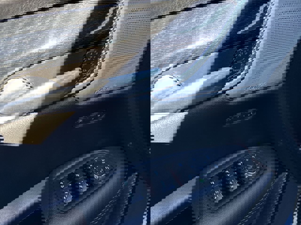 Used 2025 Cadillac XT5 Premium Luxury image 22