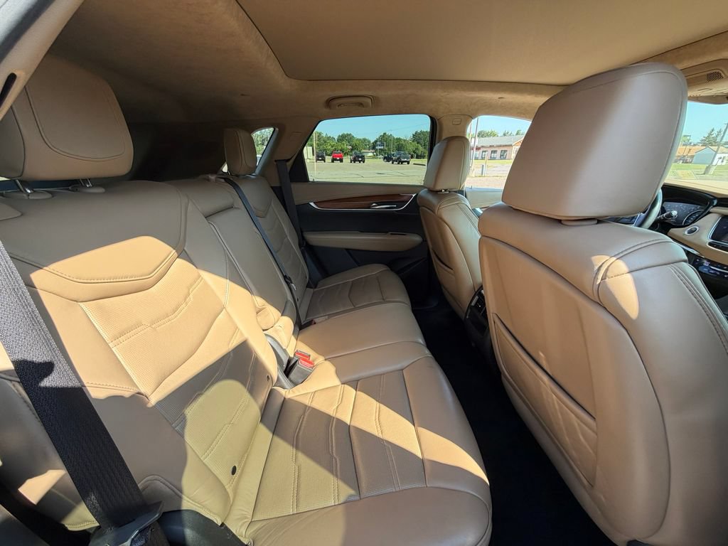 Used 2017 Cadillac XT5 Platinum w/ Driver Assist Package AWD/4WD image 6