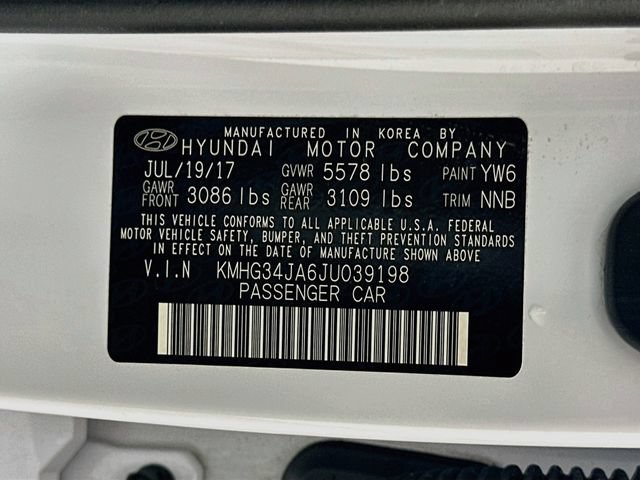 Used 2018 Genesis G90 3.3T Premium RWD image 33