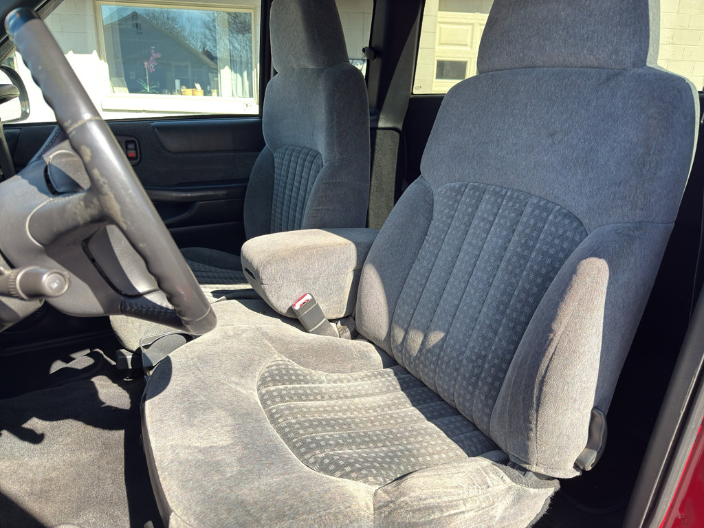 Used 2002 Chevrolet S10 Pickup LS w/ LS Preferred Equipment Group AWD/4WD image 10