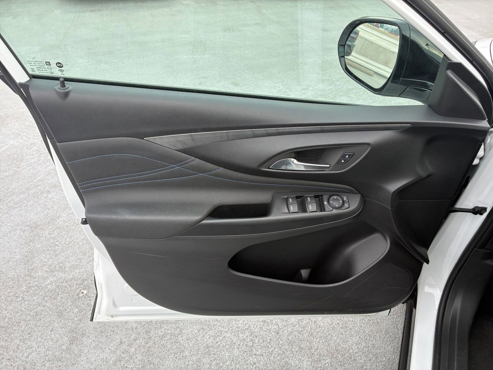 Used 2025 Buick Envista Sport Touring image 18