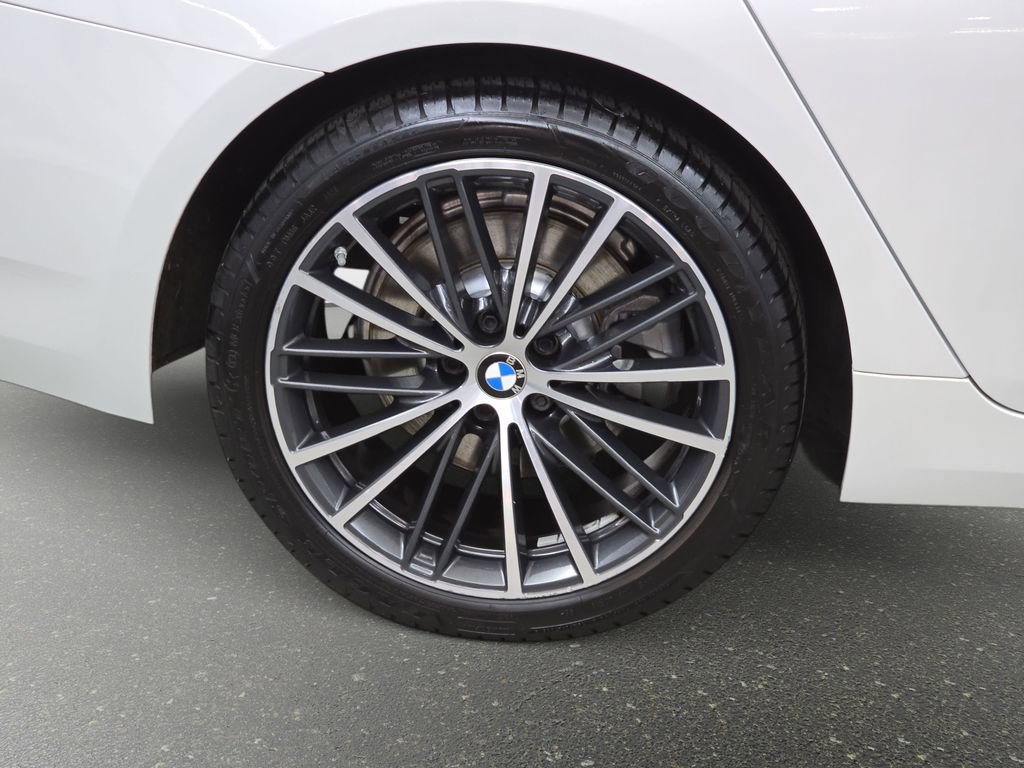 Certified 2022 BMW 530i xDrive w/ Convenience Package AWD/4WD image 32