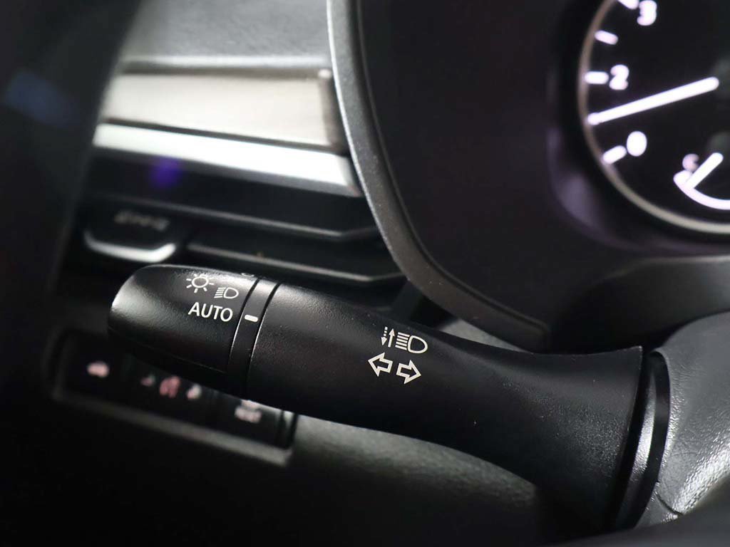 Used 2025 Nissan Altima 2.5 SV FWD image 36
