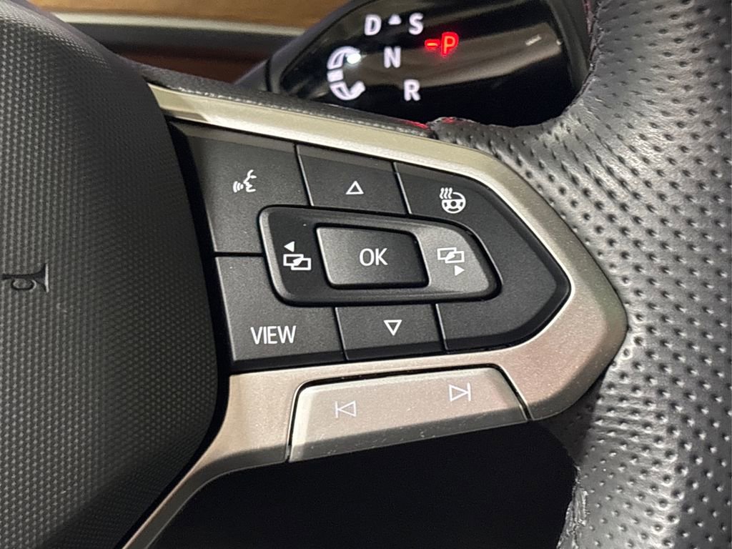 Used 2025 Volkswagen Tiguan SEL R-Line AWD/4WD image 30