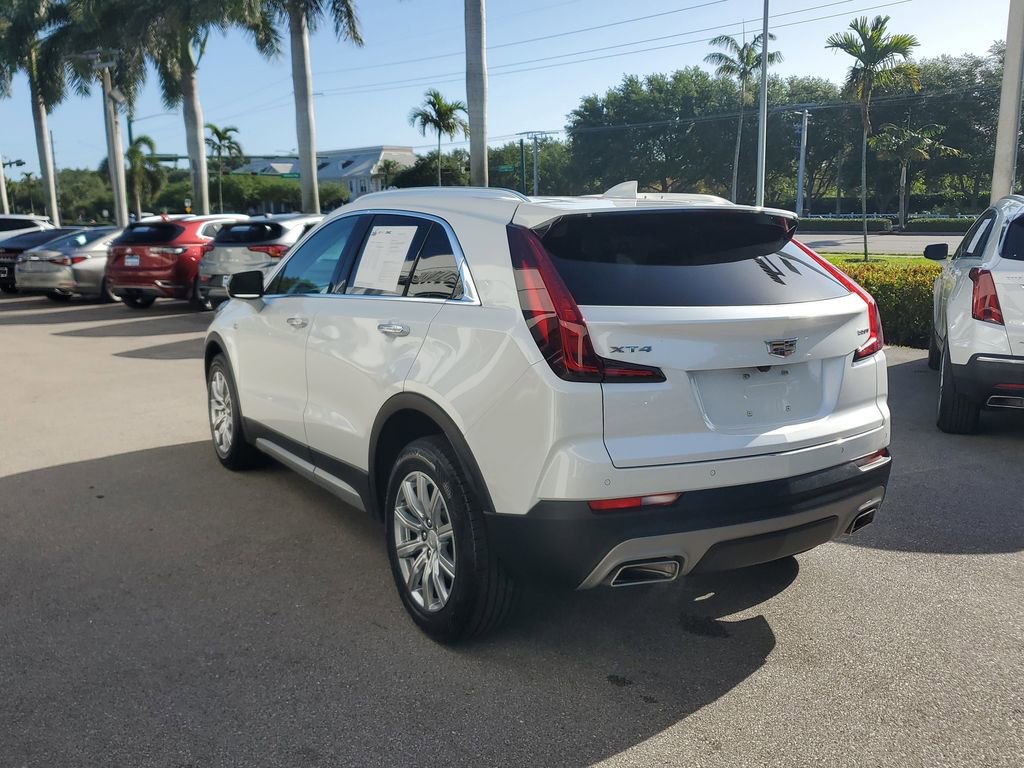 Used 2023 Cadillac XT4 Premium Luxury image 3