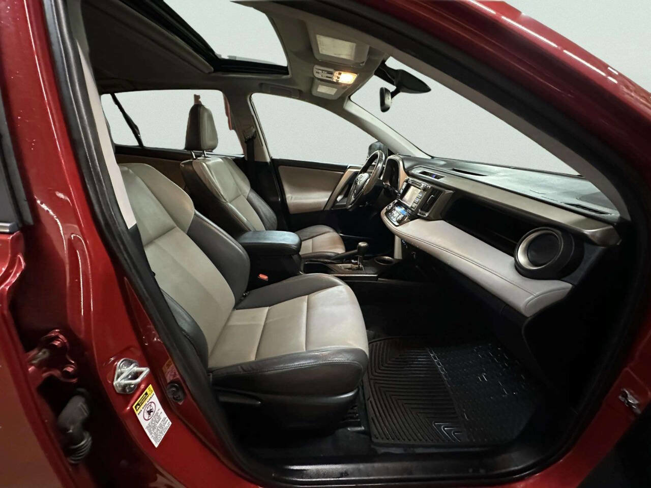 Used 2014 Toyota RAV4 Limited w/ Technology Package image 30