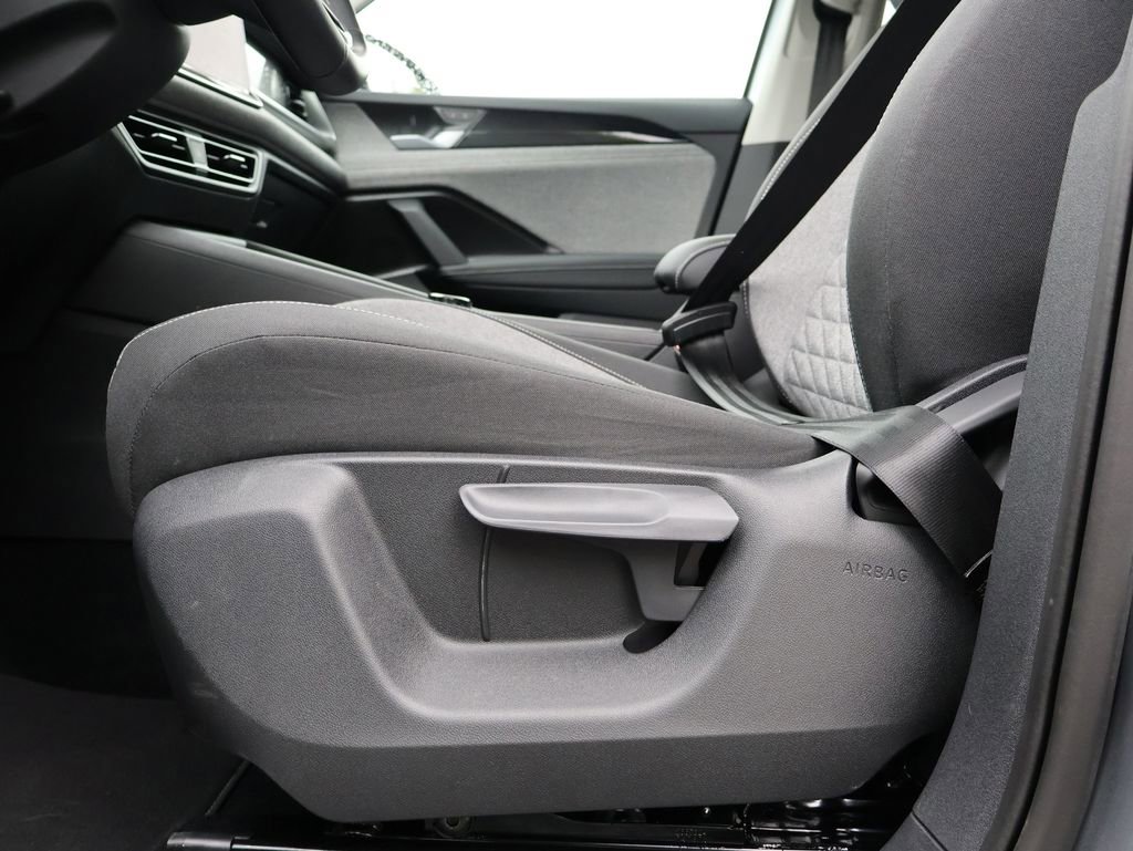 Used 2025 Volkswagen Tiguan S image 36