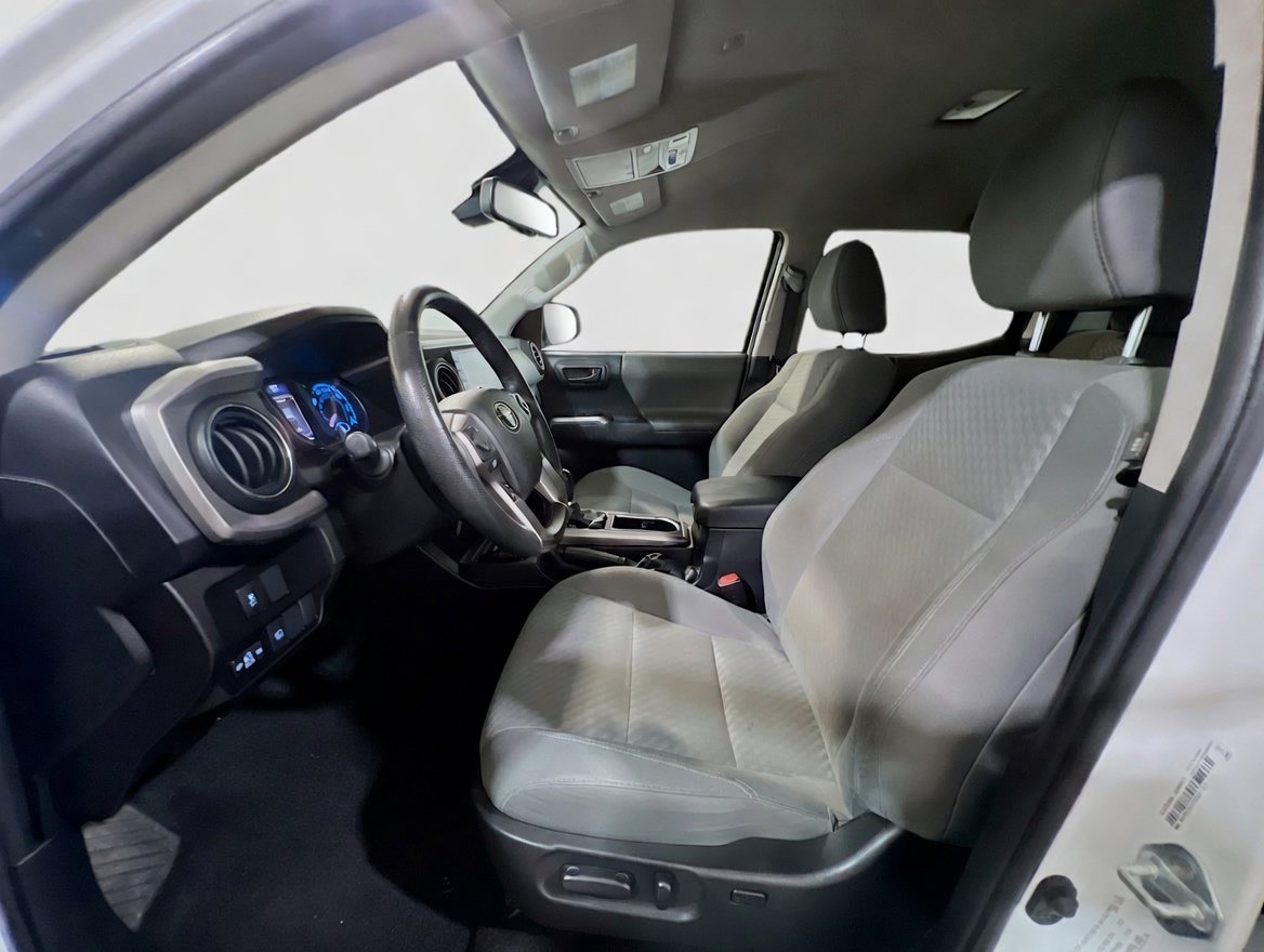 Used 2022 Toyota Tacoma SR5 RWD image 14