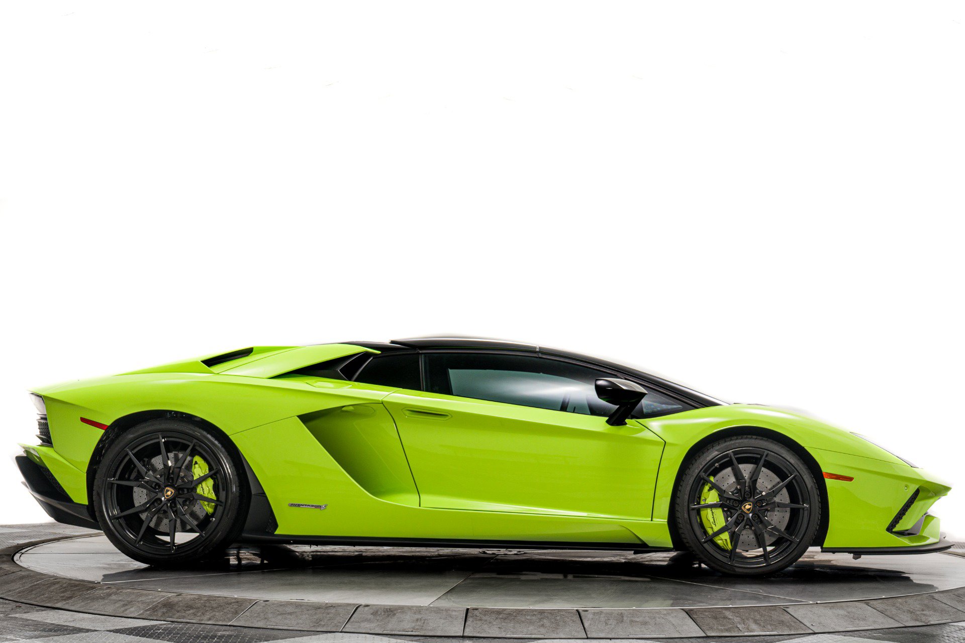 Used 2019 Lamborghini Aventador S image 18