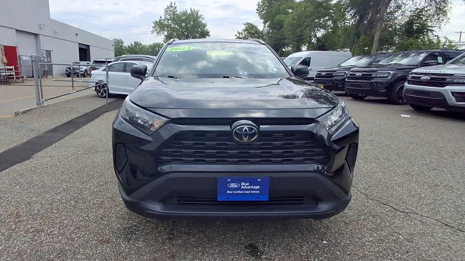 Used 2021 Toyota RAV4 LE image 3