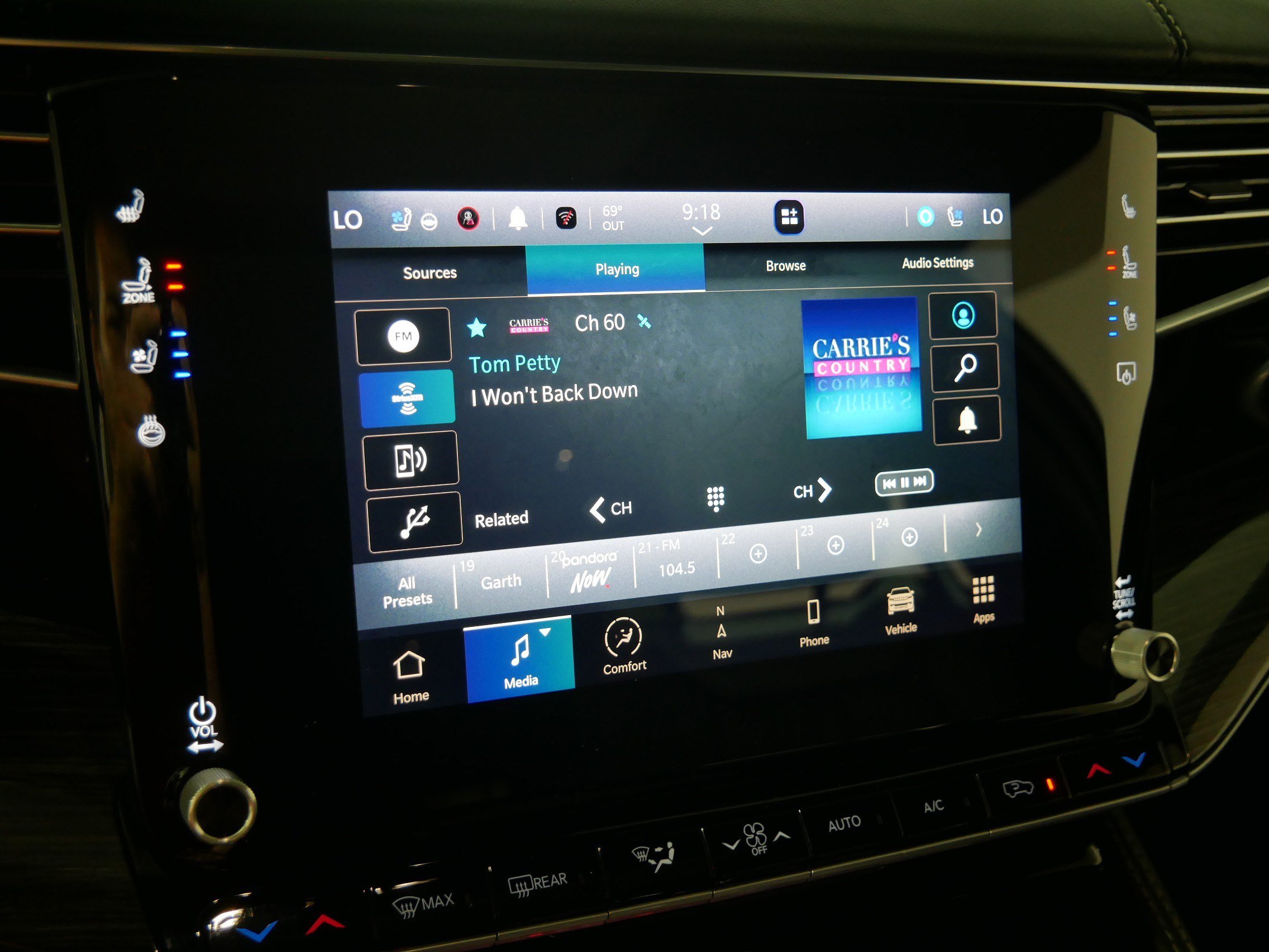 Used 2022 Jeep Wagoneer Series III w/ Premium Group I AWD/4WD image 22