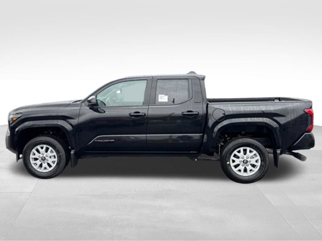 Used 2025 Toyota Tacoma SR5 image 2