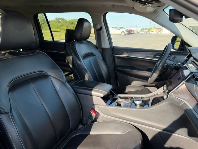 Used 2023 Jeep Grand Cherokee L Limited w/ Rear Seat Video Group I AWD/4WD image 6