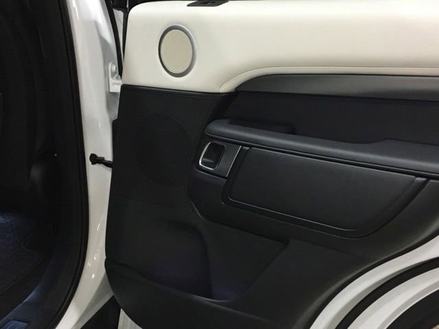 New 2024 Land Rover Discovery Metropolitan Edition image 31