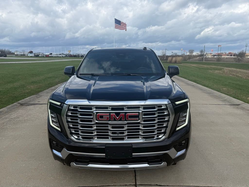 Used 2025 GMC Yukon XL Denali w/ Sun & Power Step Package image 13