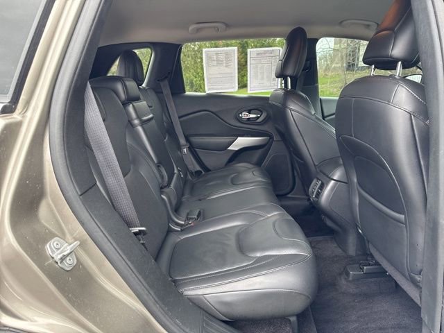 Used 2017 Jeep Cherokee Overland w/ Technology Group FWD image 25