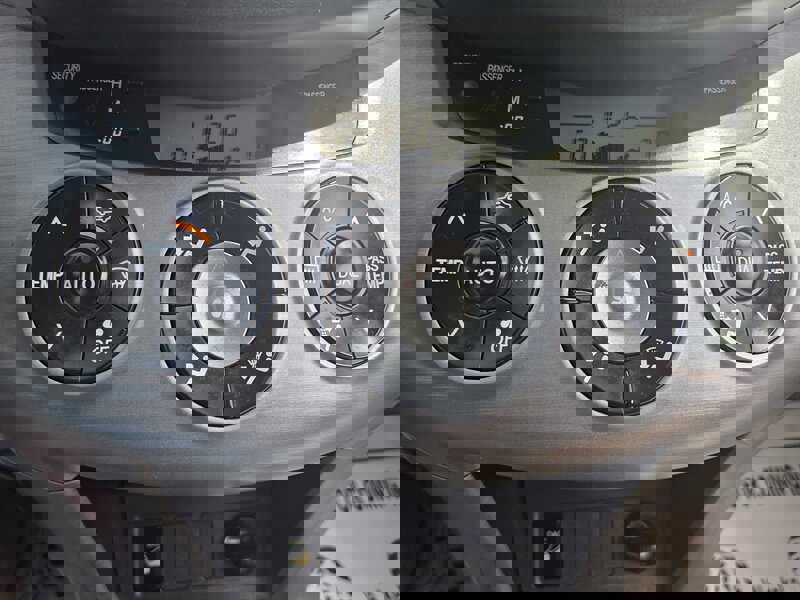 Used 2006 Toyota RAV4 Limited image 23