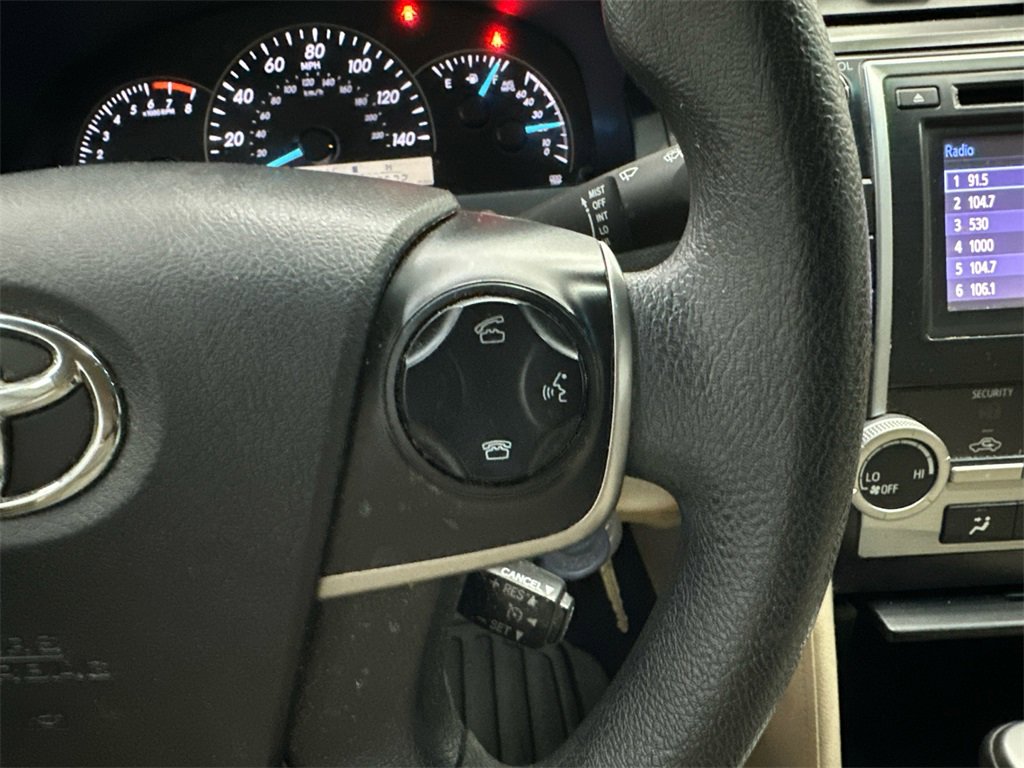 Used 2014 Toyota Camry L image 24
