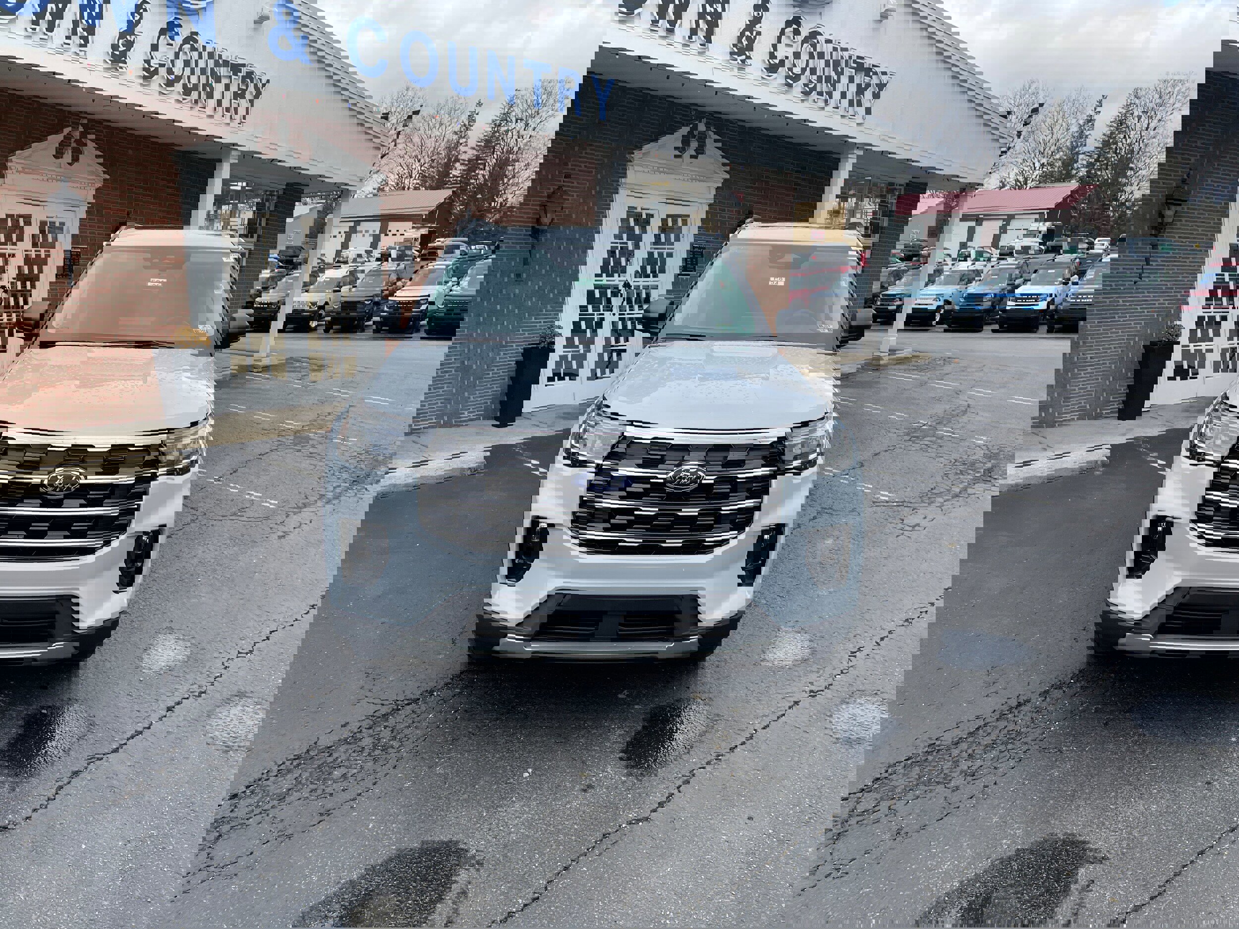 New 2026 Ford Explorer Active w/ Active Comfort Package image 3