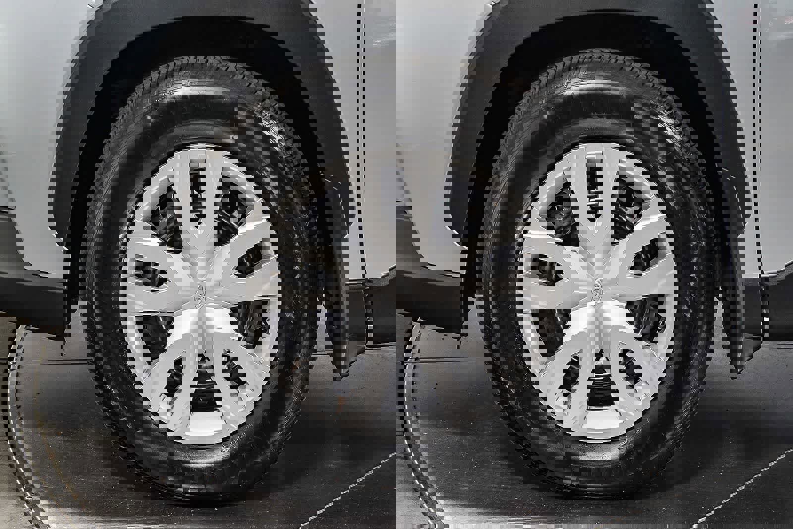 Certified 2025 Toyota Corolla Cross L image 10