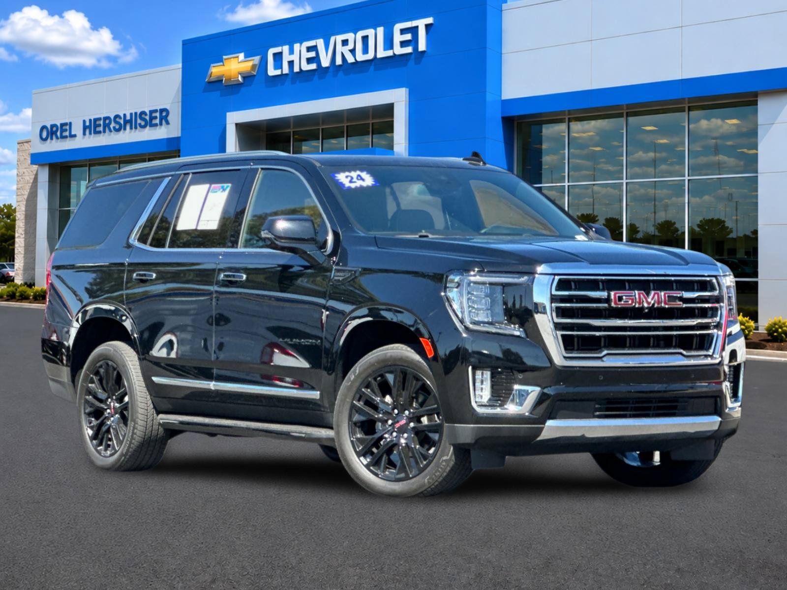 Used 2024 GMC Yukon SLT w/ SLT Premium Package AWD/4WD image 1