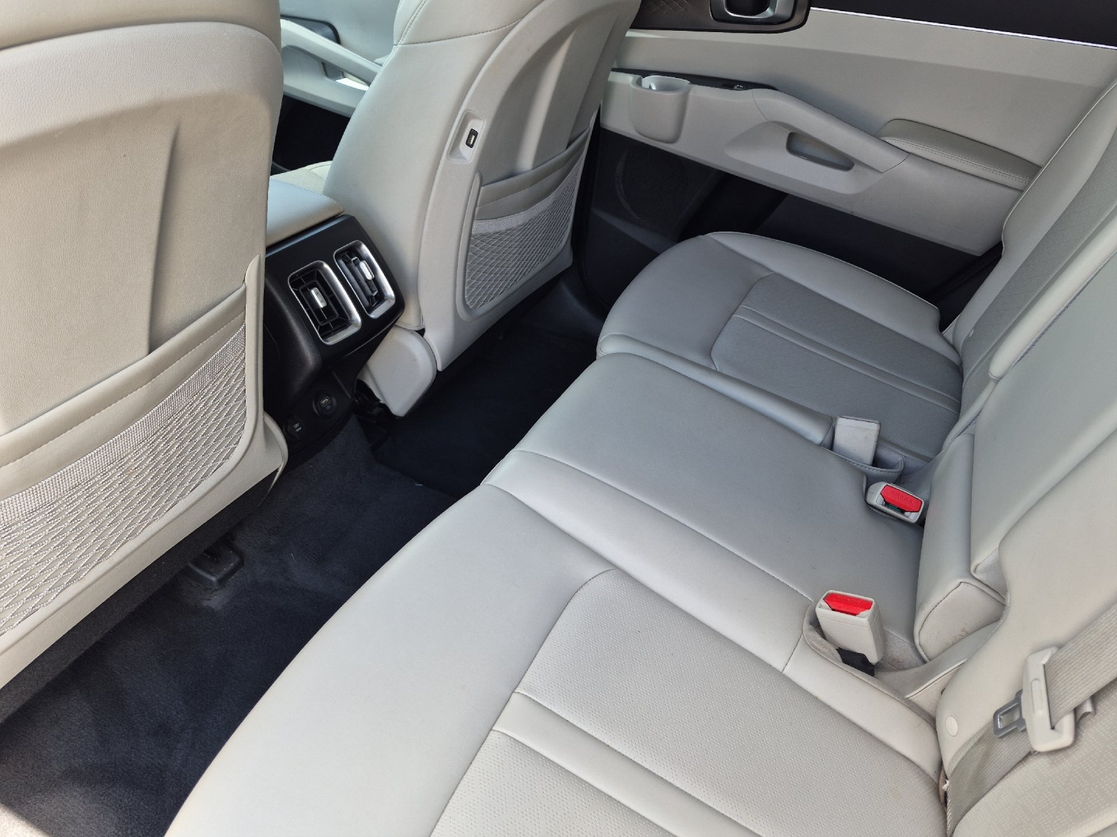 Used 2022 Kia Sorento S FWD image 11