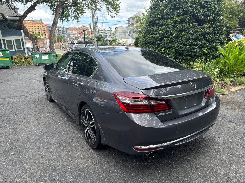 Used 2017 Honda Accord Touring image 4