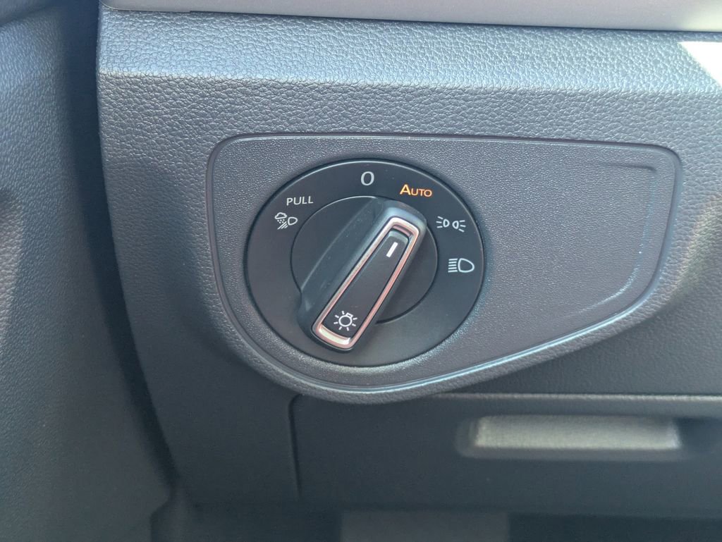 Certified 2022 Volkswagen Atlas Cross Sport SE image 27