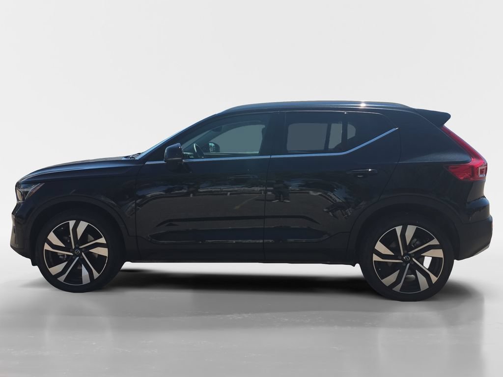 Used 2023 Volvo XC40 B5 Ultimate w/ Climate Package AWD/4WD image 2