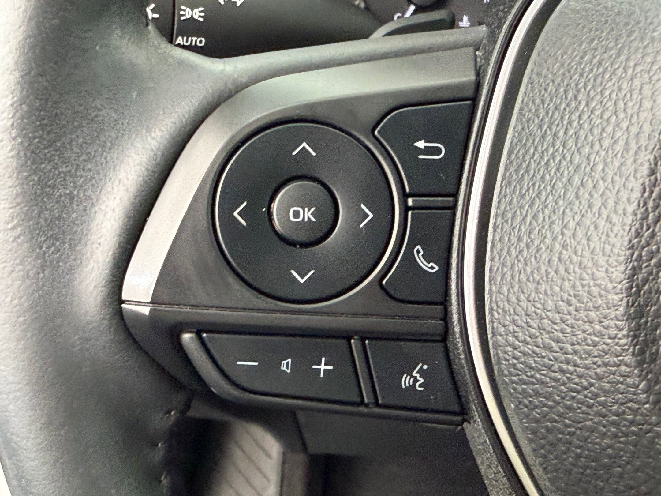 Used 2024 Toyota Corolla Cross SE w/ Moonroof Package image 9