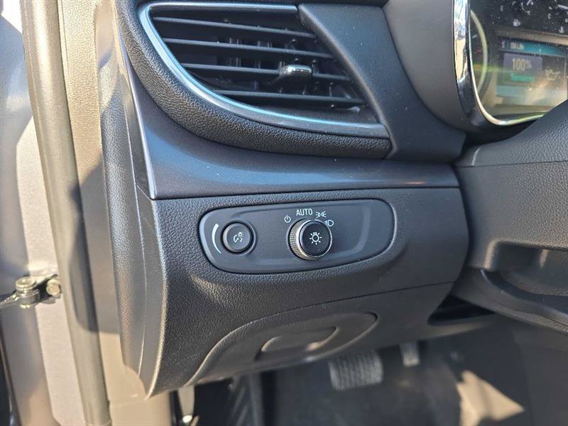 Used 2020 Buick Encore Preferred AWD/4WD image 13