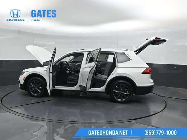 Used 2022 Volkswagen Tiguan SE FWD image 58