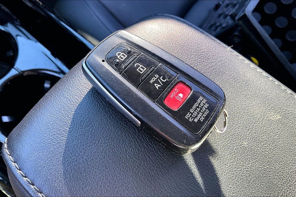 Used 2019 Toyota Prius Prime Advanced FWD image 33